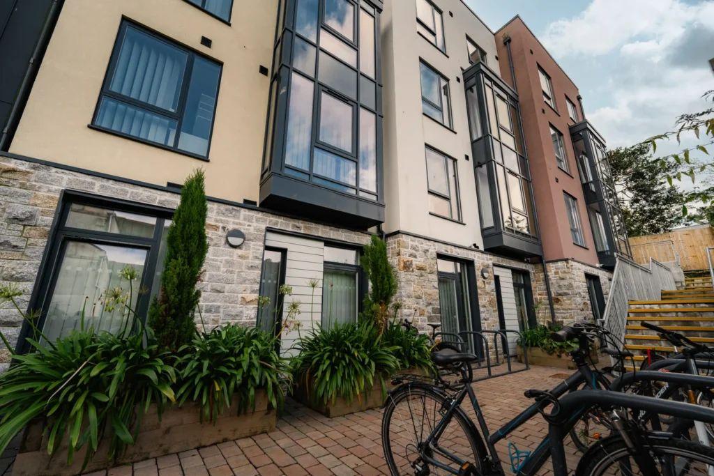Second Floor Studio (Courtyard/Town View) - 38