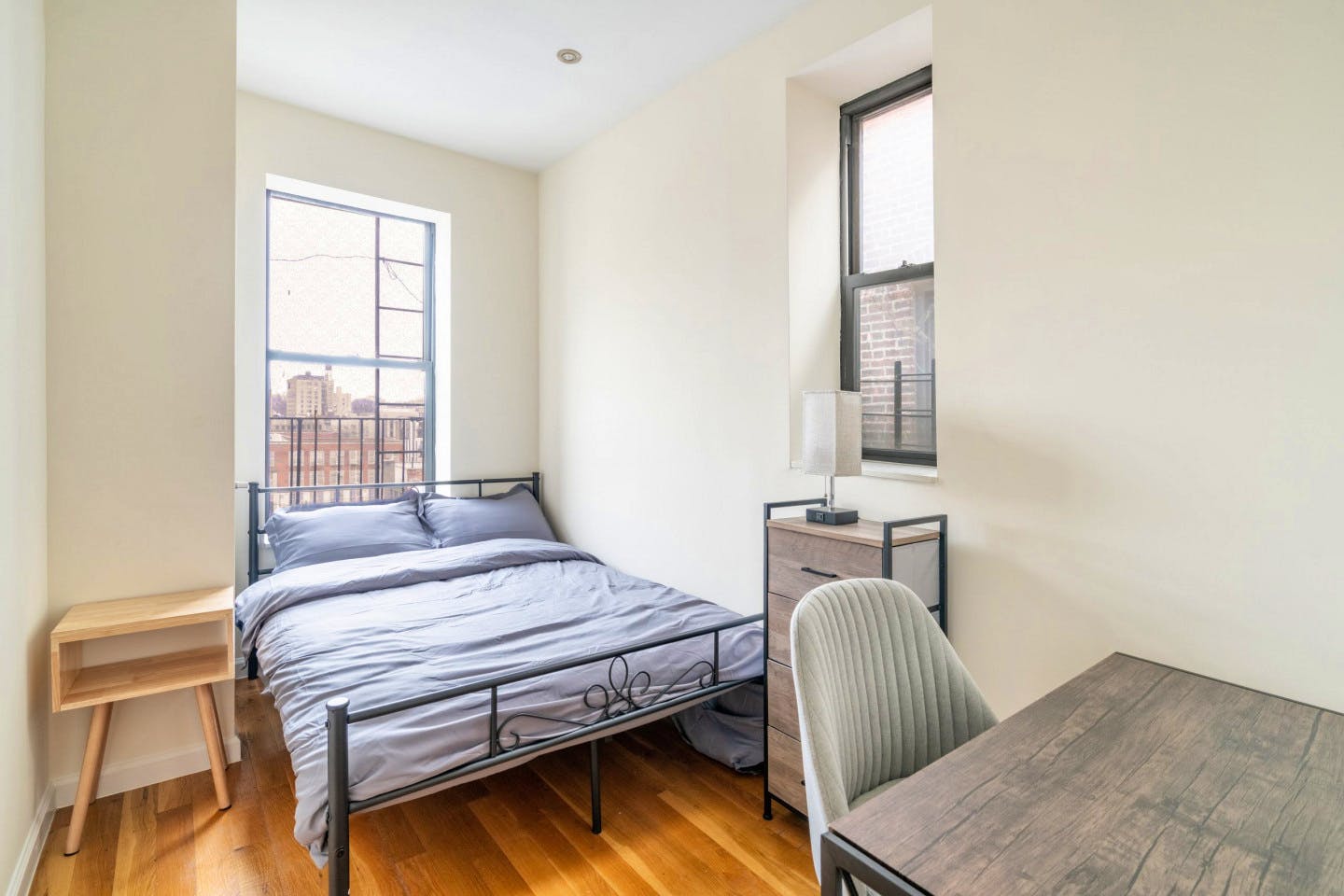 Medium Room W/ Desk And AC (801)  -  Stunning Bright Complex w/ Terrace + Coworking  - Gallery -  4