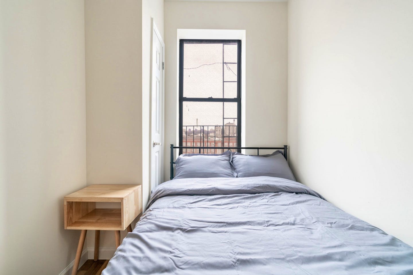  Medium Room W/ Desk And AC (801)  -  Stunning Bright Complex w/ Terrace + Coworking  - Gallery -  5