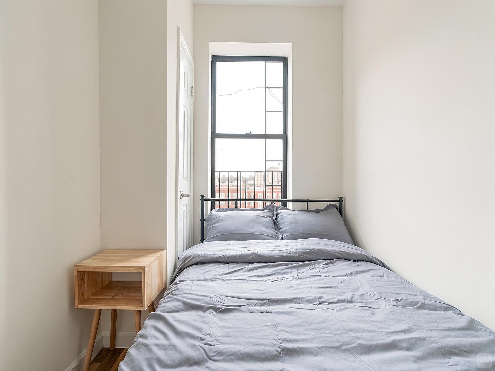  Medium Room W/ Desk And AC (801)  -  Stunning Bright Complex w/ Terrace + Coworking  - Gallery -  14