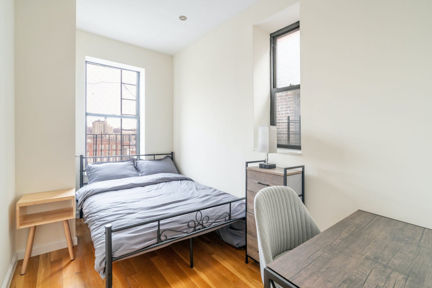 Medium Room W/ Desk And AC (801)  -  Stunning Bright Complex w/ Terrace + Coworking  - Gallery -  15