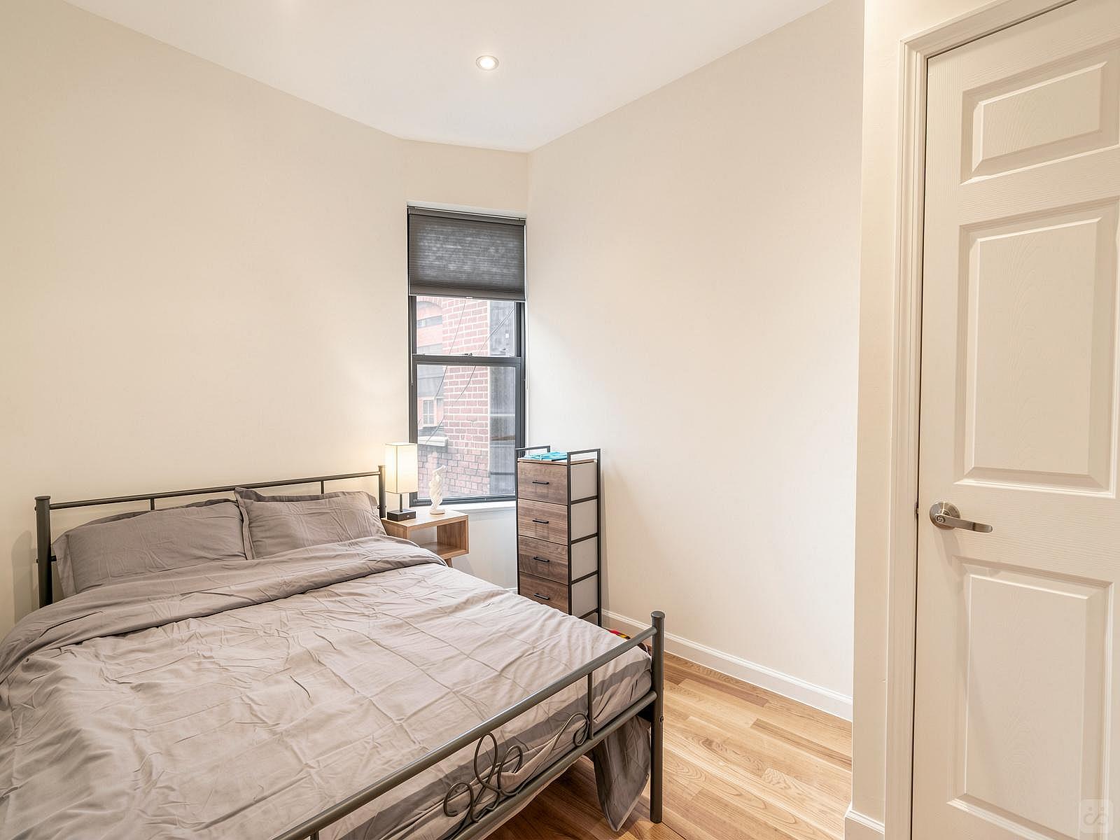  Medium Room W/ AC (802)  -  Stunning Bright Complex w/ Terrace + Coworking  - Gallery -  9