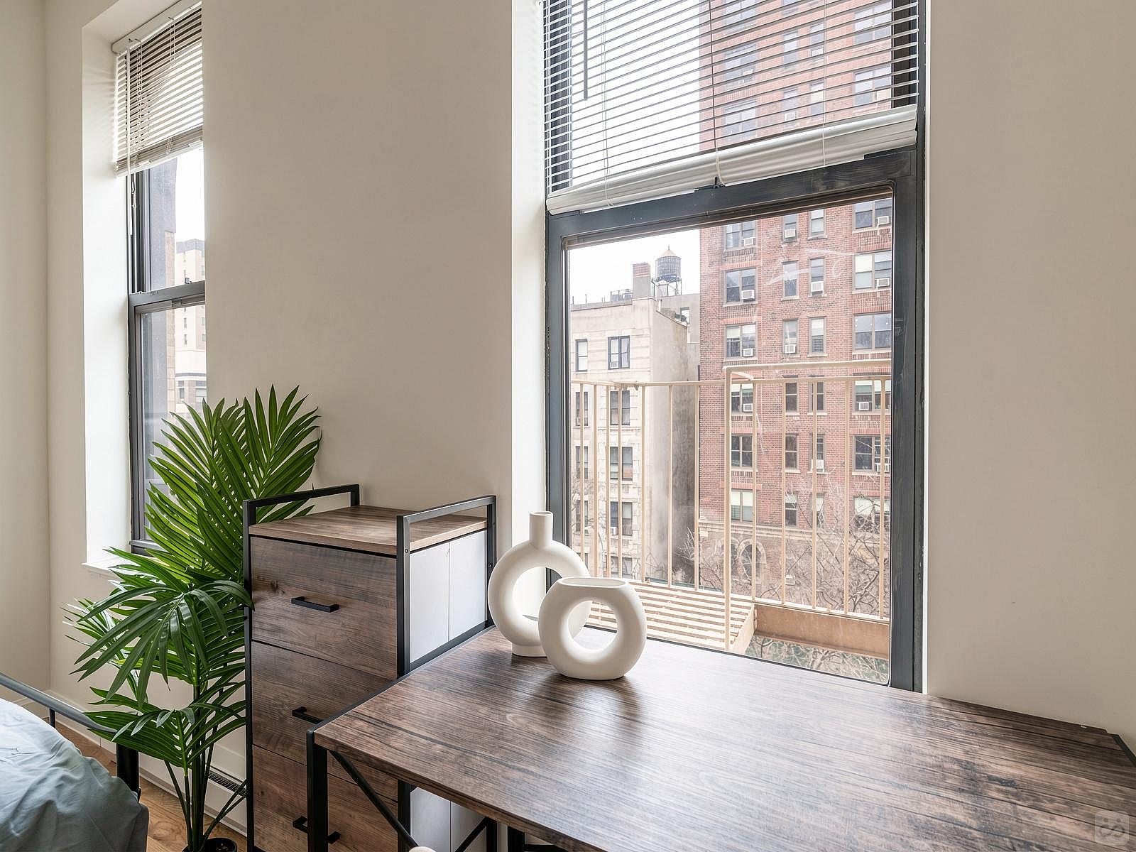 Large Room W/ Desk And AC (804) - Stunning Bright Complex w/ Terrace + Coworking - Gallery - 20