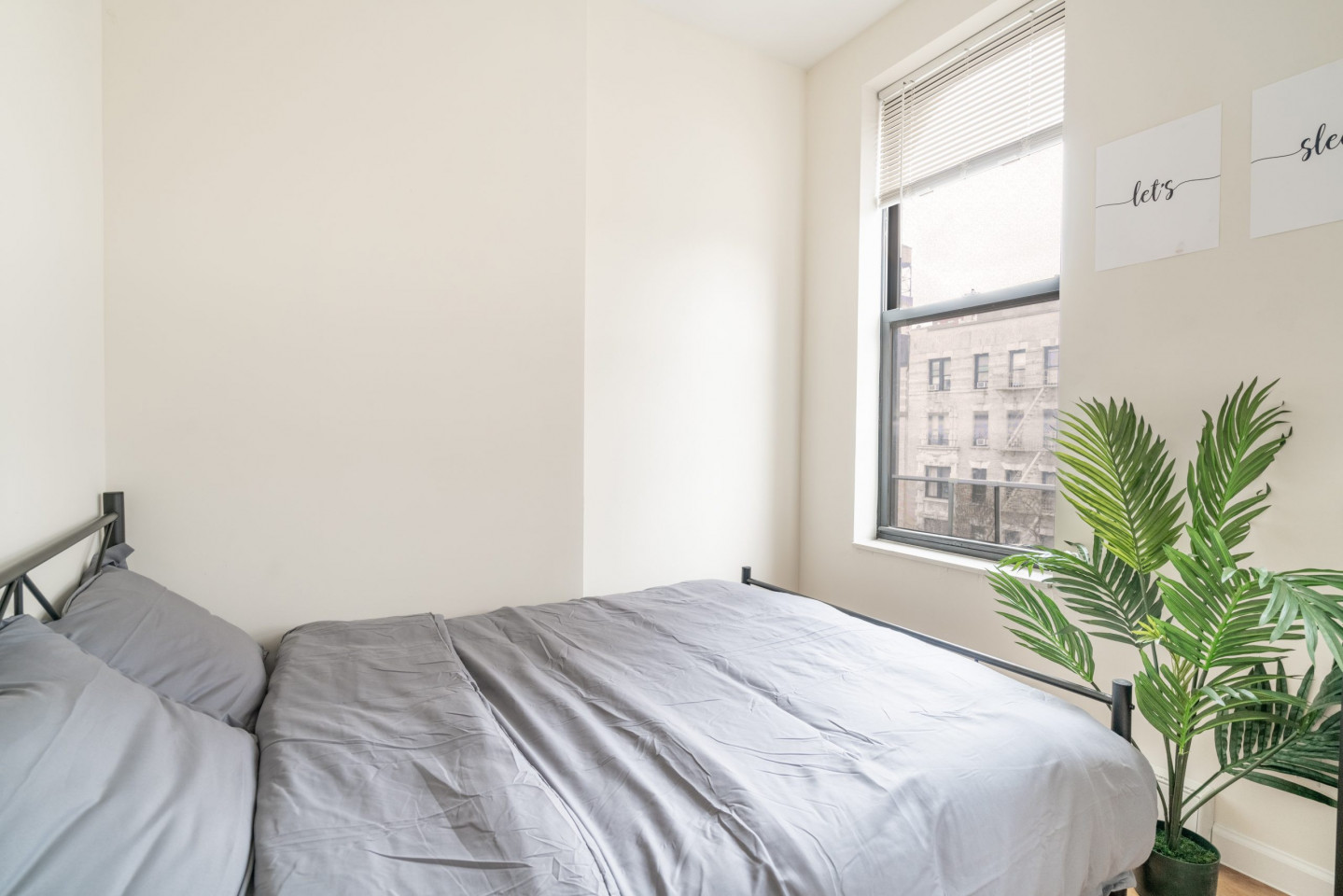  Large Room W/ Desk And AC (804)  -  Stunning Bright Complex w/ Terrace + Coworking  - Gallery -  10