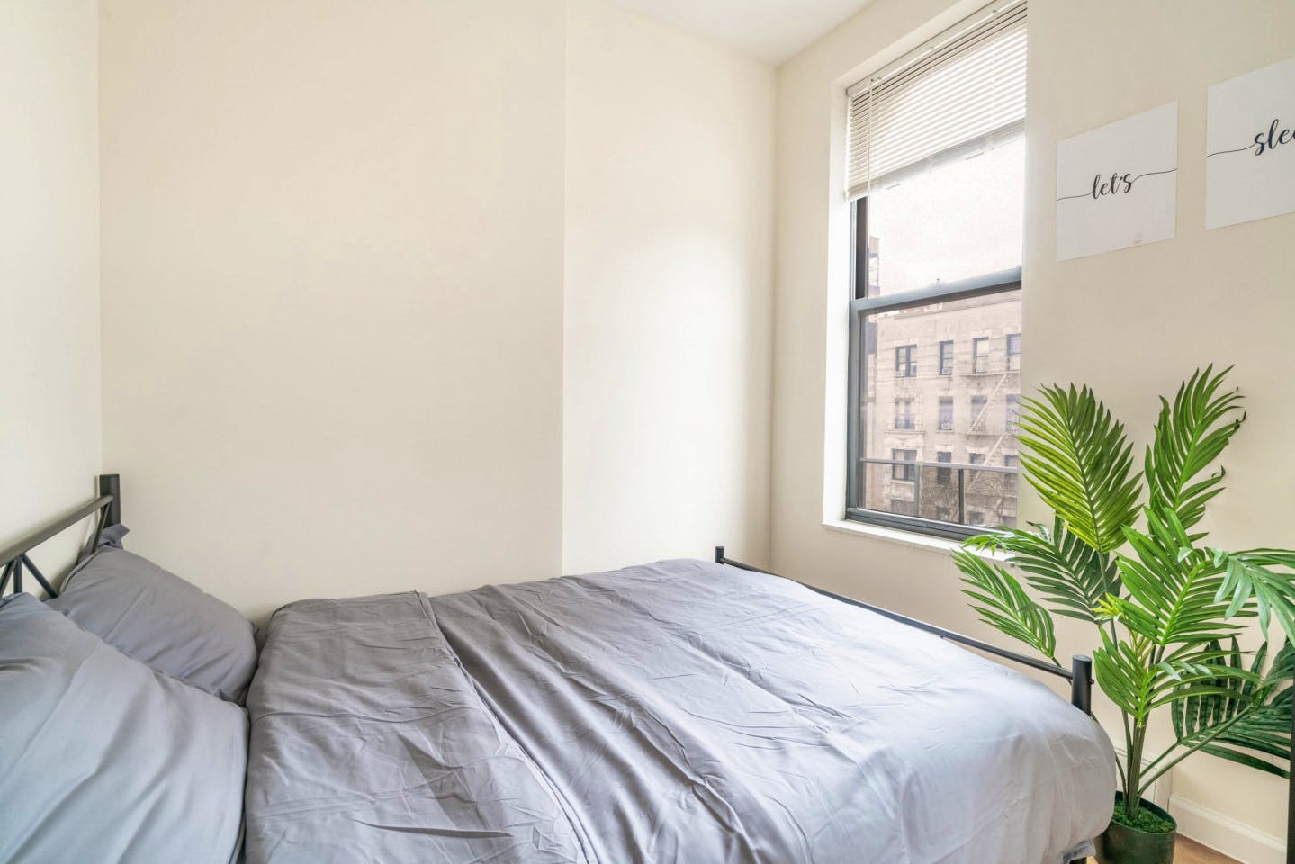 Large Room W/ Desk And AC (804) - Stunning Bright Complex w/ Terrace + Coworking - Gallery - 7