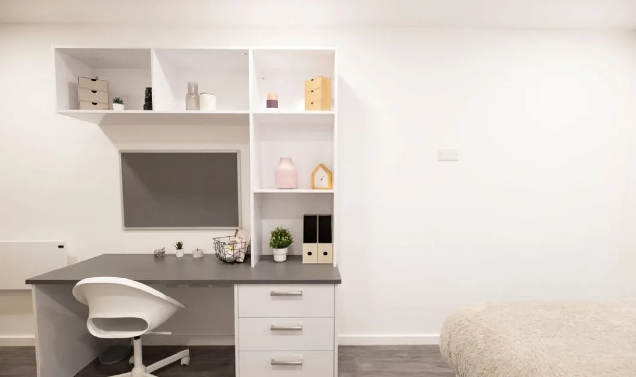  8 Bed Classic En-Suite  -  The Cavendish  - Gallery -  1