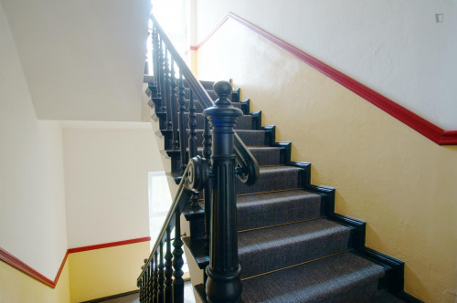 Welcoming spacious room in 3-bedroom flat near U Heinrich-Heine-Strasse metro