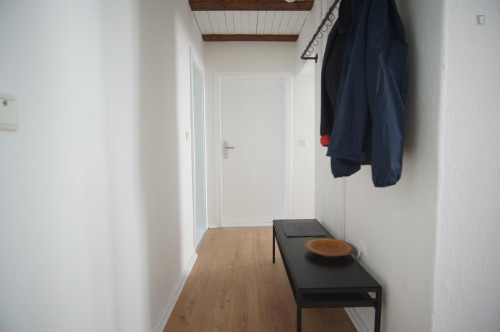 Welcoming spacious room in 3-bedroom flat near U Heinrich-Heine-Strasse metro
