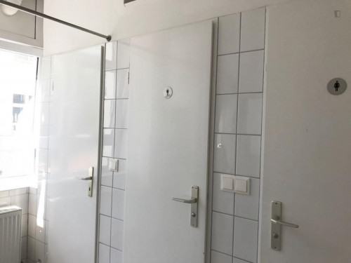 Single bed in a triple bedroom in Schöneberg