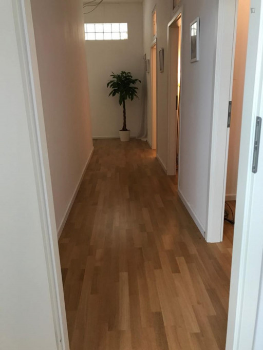 Single bed in a triple bedroom in Schöneberg