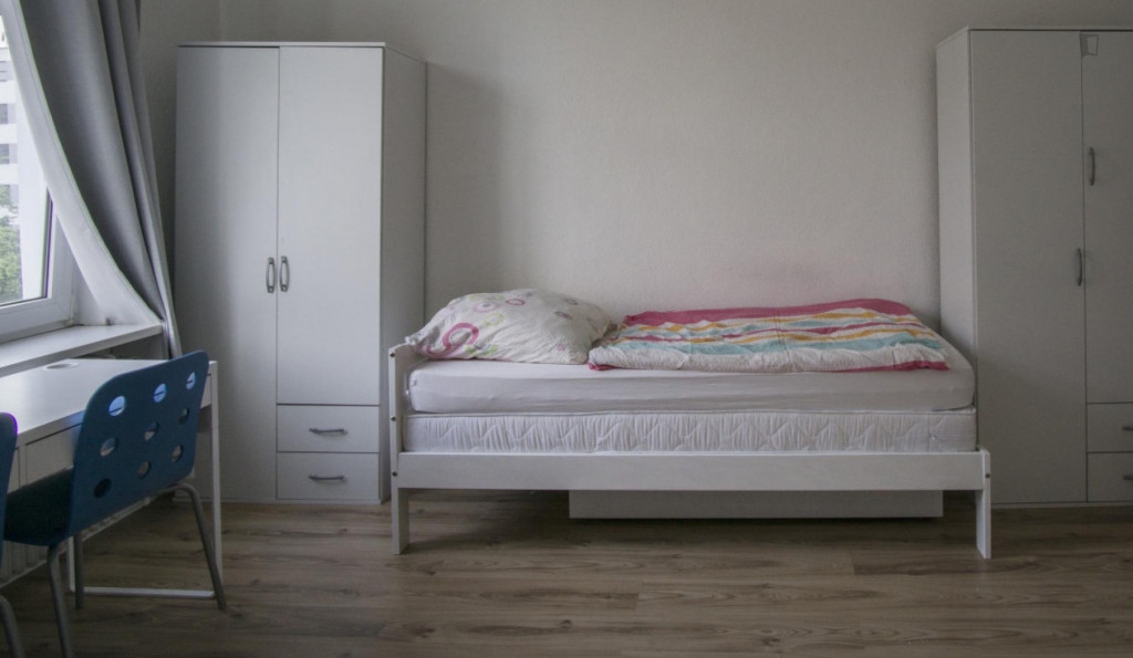 Bed in a triple bedroom, not far from Großer Tiergarten