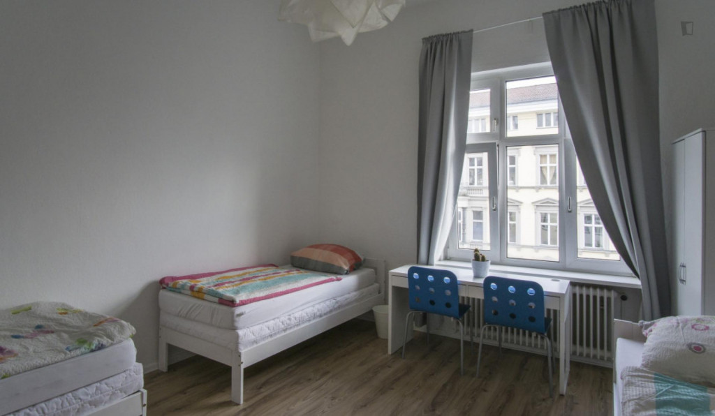 Bed in a triple bedroom, not far from Großer Tiergarten