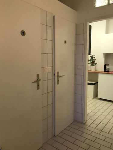 Single bed in a twin bedroom in Schöneberg