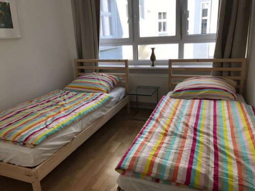 Single bed in a twin bedroom in Schöneberg - Gallery - 18