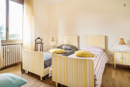 Bright twin bedroom close to Porta san Felice