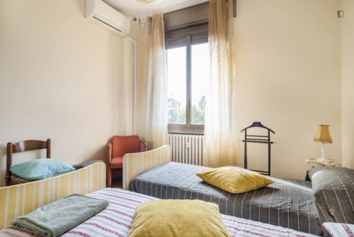 Bright twin bedroom close to Porta san Felice