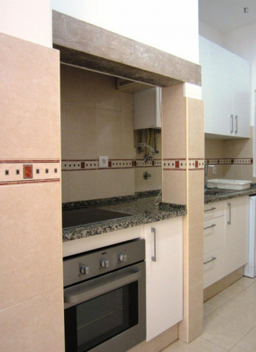 Double bedroom in 4-bedroom apartment