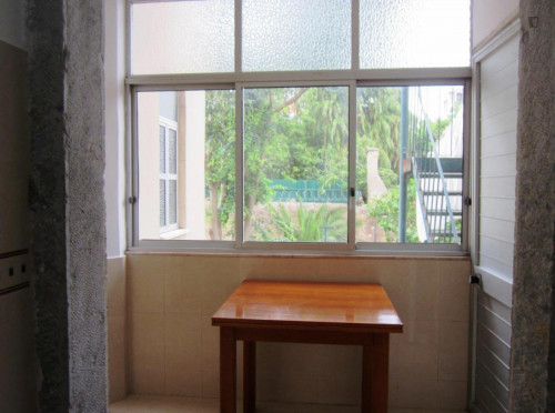 Double bedroom in 4-bedroom apartment - Gallery - 6