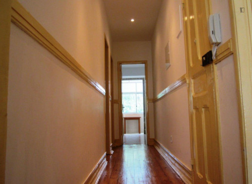 Double bedroom in 4-bedroom apartment - Gallery - 5