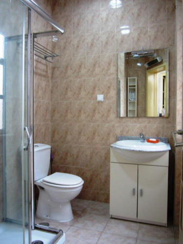 Double bedroom in 4-bedroom apartment