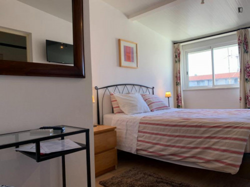 Double bedroom, with private bathroom, in a 2-bedroom apartment