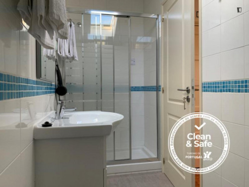 Double bedroom, with private bathroom, in a 2-bedroom apartment
