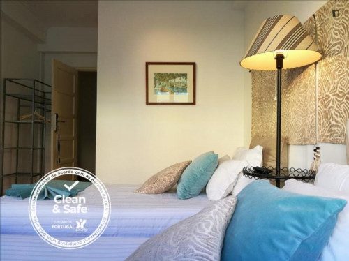 Welcoming twin ensuite bedroom close to Parque das Nações