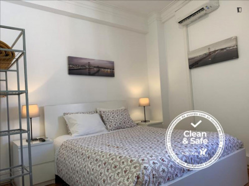Charming double ensuite bedroom in Braço de Prata