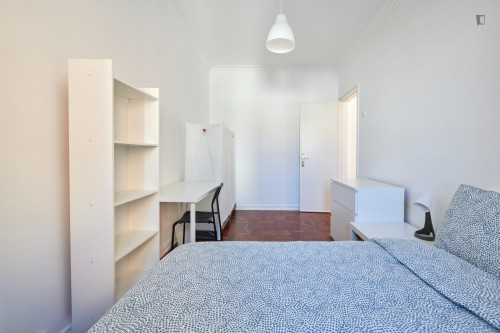 Homely double bedroom in Entrecampos  - Gallery -  5