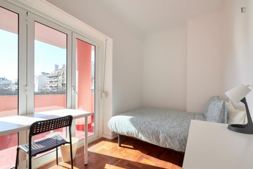 Brilliant double bedroom close to Instituto Superior Técnico