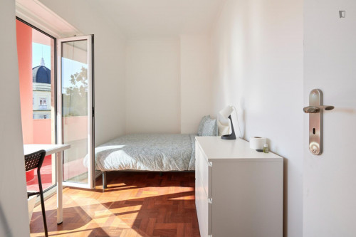 Brilliant double bedroom close to Instituto Superior Técnico