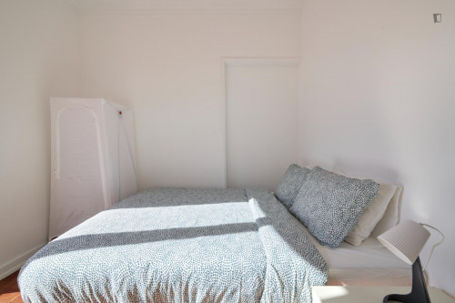 Welcoming double bedroom with a balcony, near the Campo Pequeno metro