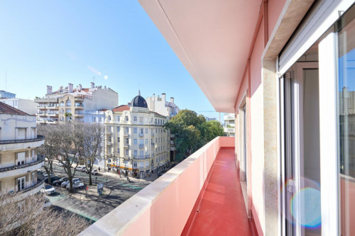 Large and bright double bedroom in Entrecampos - Gallery - 6