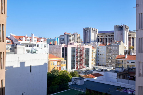 Spacious double bedroom with a balcony, near Instituto Superior Técnico - Gallery - 10