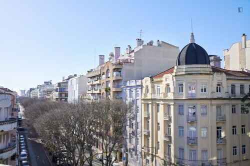 Spacious double bedroom with a balcony, near Instituto Superior Técnico - Gallery - 9