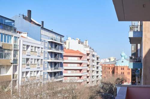 Spacious double bedroom with a balcony, near Instituto Superior Técnico - Gallery - 14