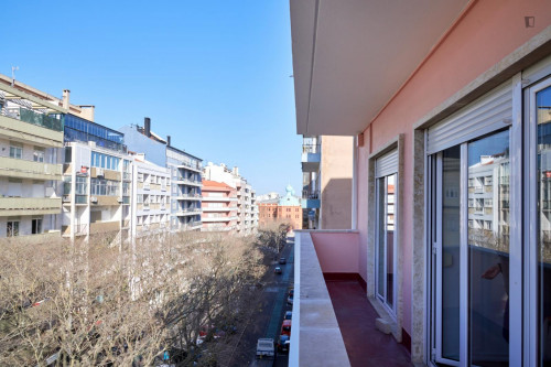 Spacious double bedroom with a balcony, near Instituto Superior Técnico - Gallery - 13