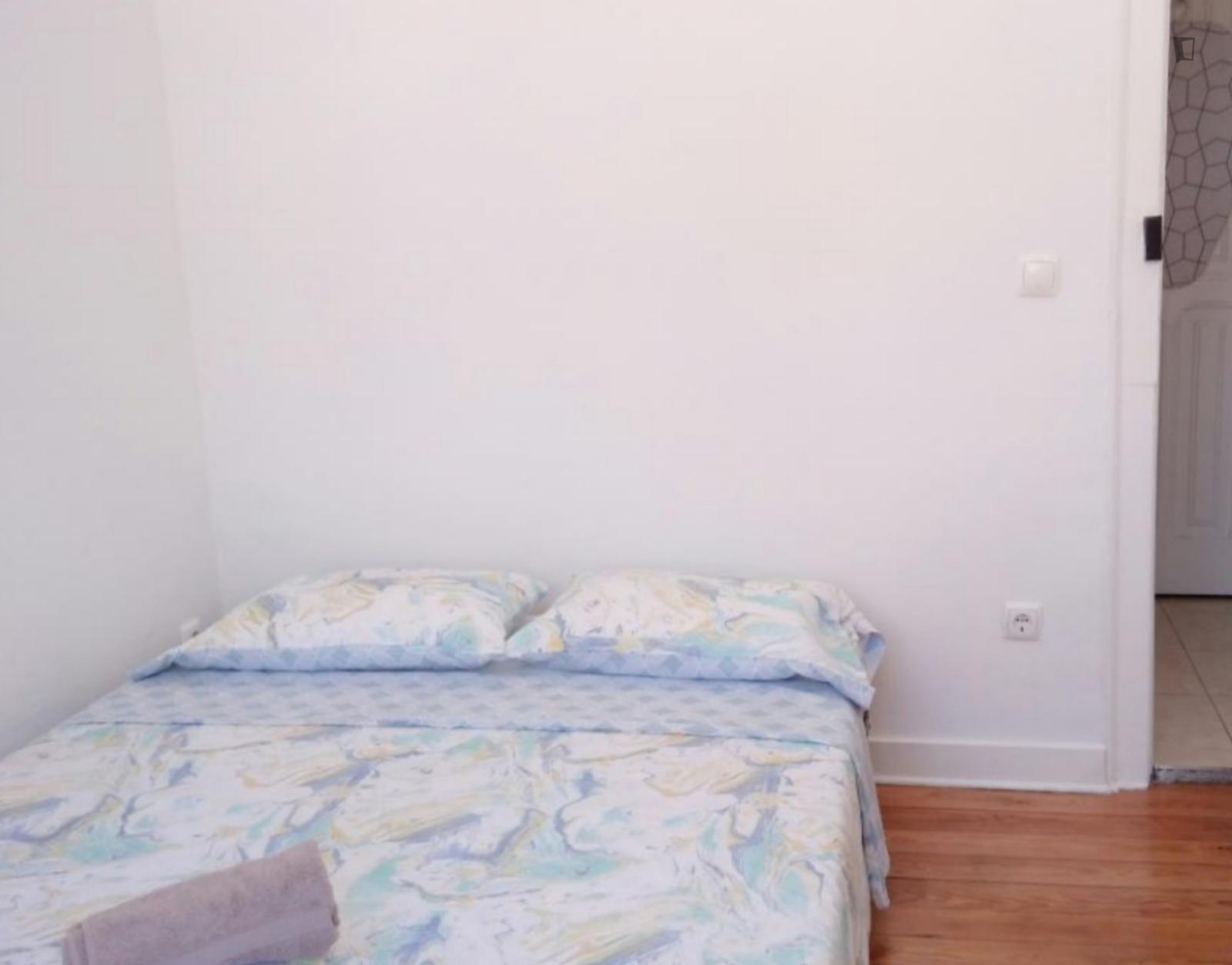Cool Double Bedroom Near Faculdade De Belas-Artes Da Universidade De Lisboa - 1