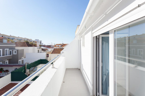 Excellent single bedroom with a balcony, in Costa da Caparica