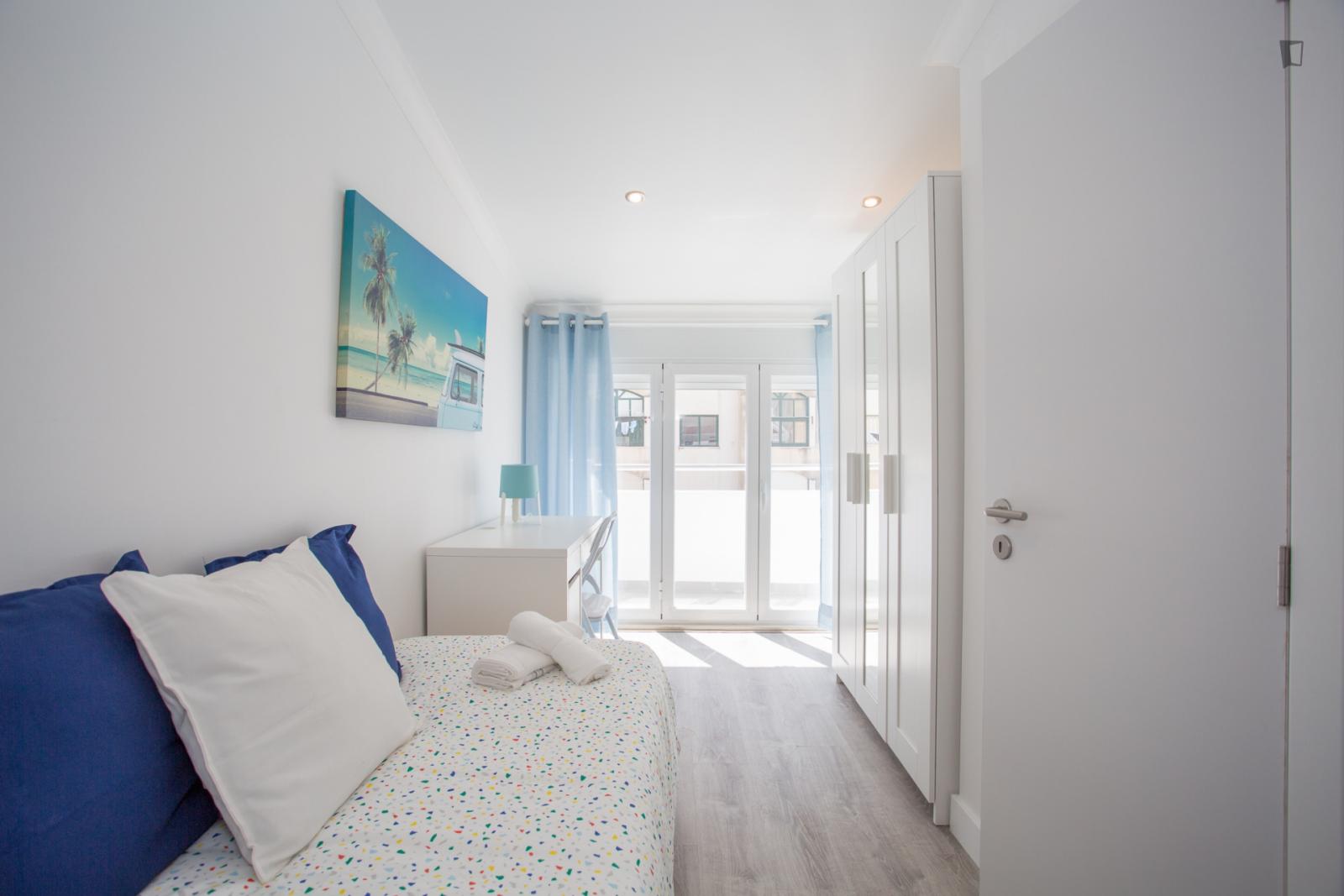 Excellent Single Bedroom With A Balcony, In Costa Da Caparica - 1