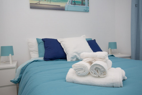 Nice and Spacious double bedroom, in Costa da Caparica