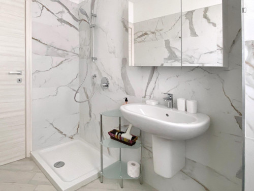 Sublime 2-bedroom apartment in Bolognina - Gallery - 15