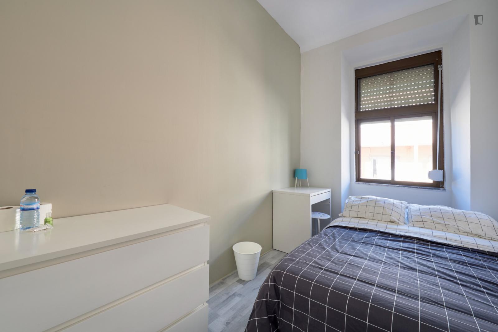 Appealing Double Bedroom Near The Alameda Metro - 1