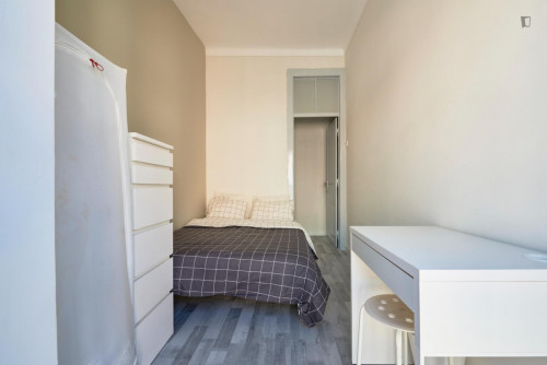 Splendid double bedroom with a balcony, in Penha de França