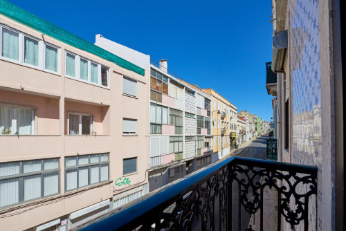 Splendid double bedroom with a balcony, in Penha de França