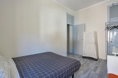 Homely double bedroom in a student flat, in Penha de França