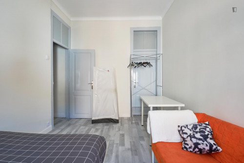 Homely double bedroom in a student flat, in Penha de França - Gallery - 6