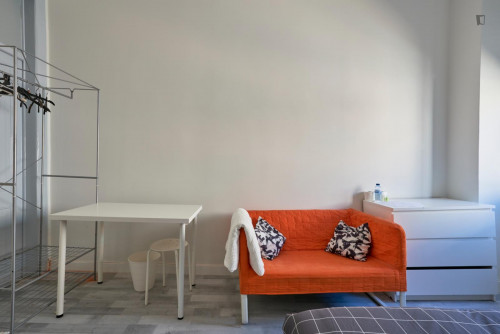 Homely double bedroom in a student flat, in Penha de França - Gallery - 5