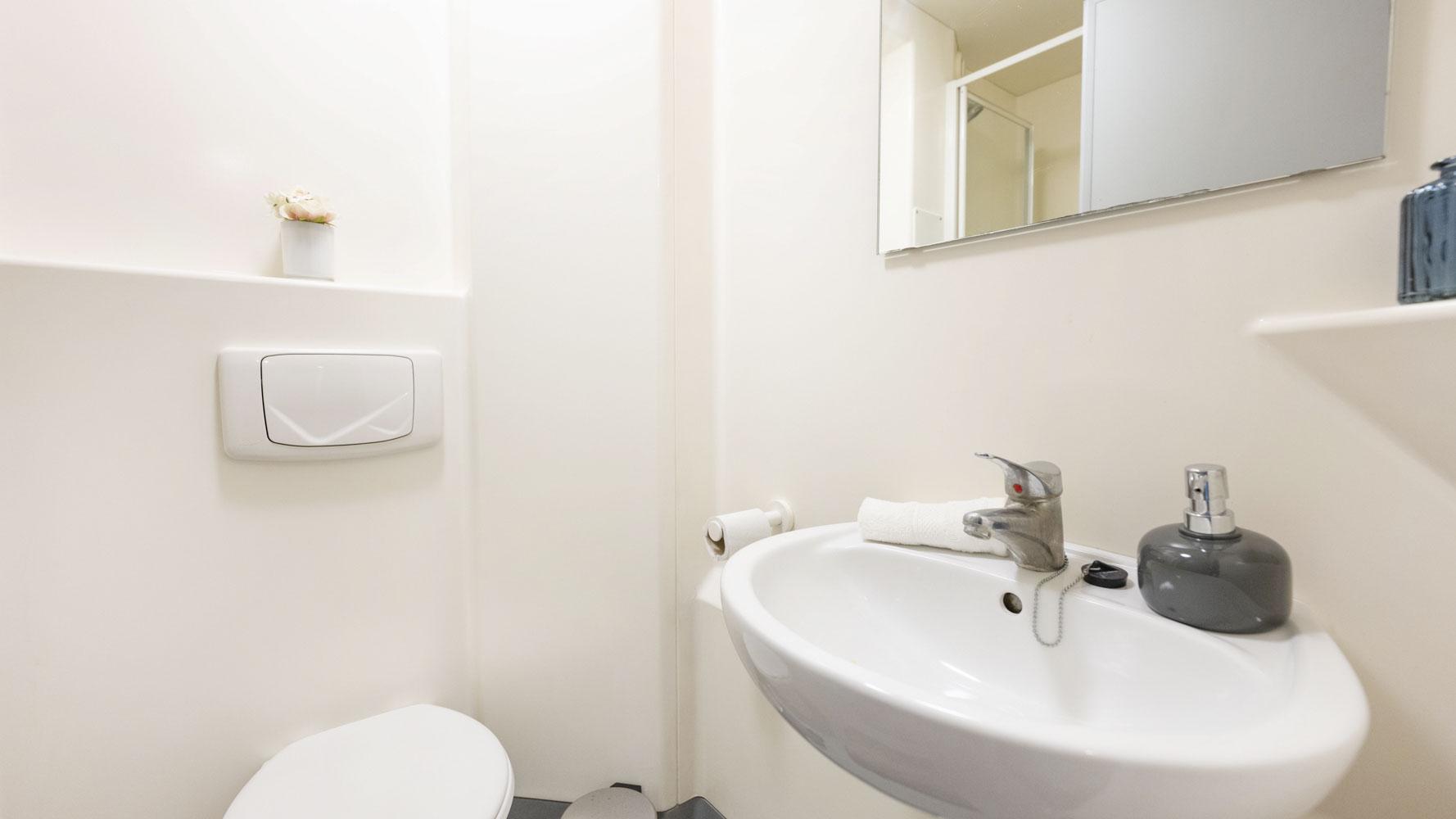 Classic En-Suite - 3
