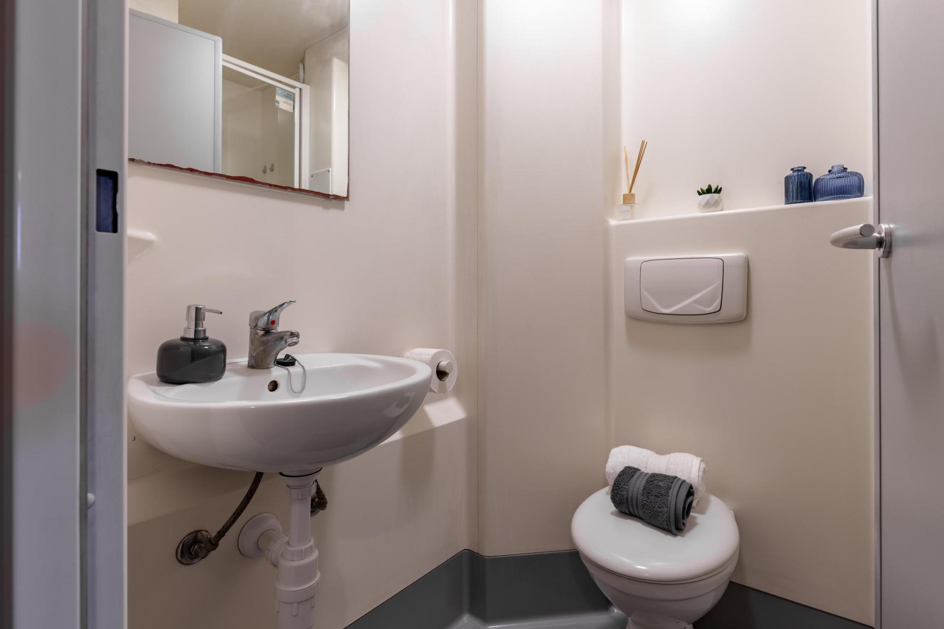 Classic En-Suite Plus - 19